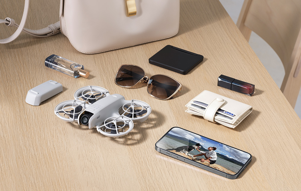 Akumulator DJI Neo 1435 mAh widok na drona i akumulator DJI oraz inne akcesoria